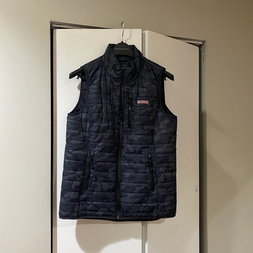 Vineyard Vines Mountain Weekend Camo Puffer Vest Medium
